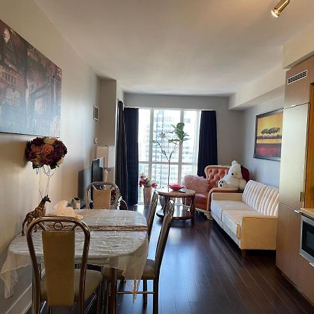 Luxury Condo With Cn Tower View Торонто Екстериор снимка