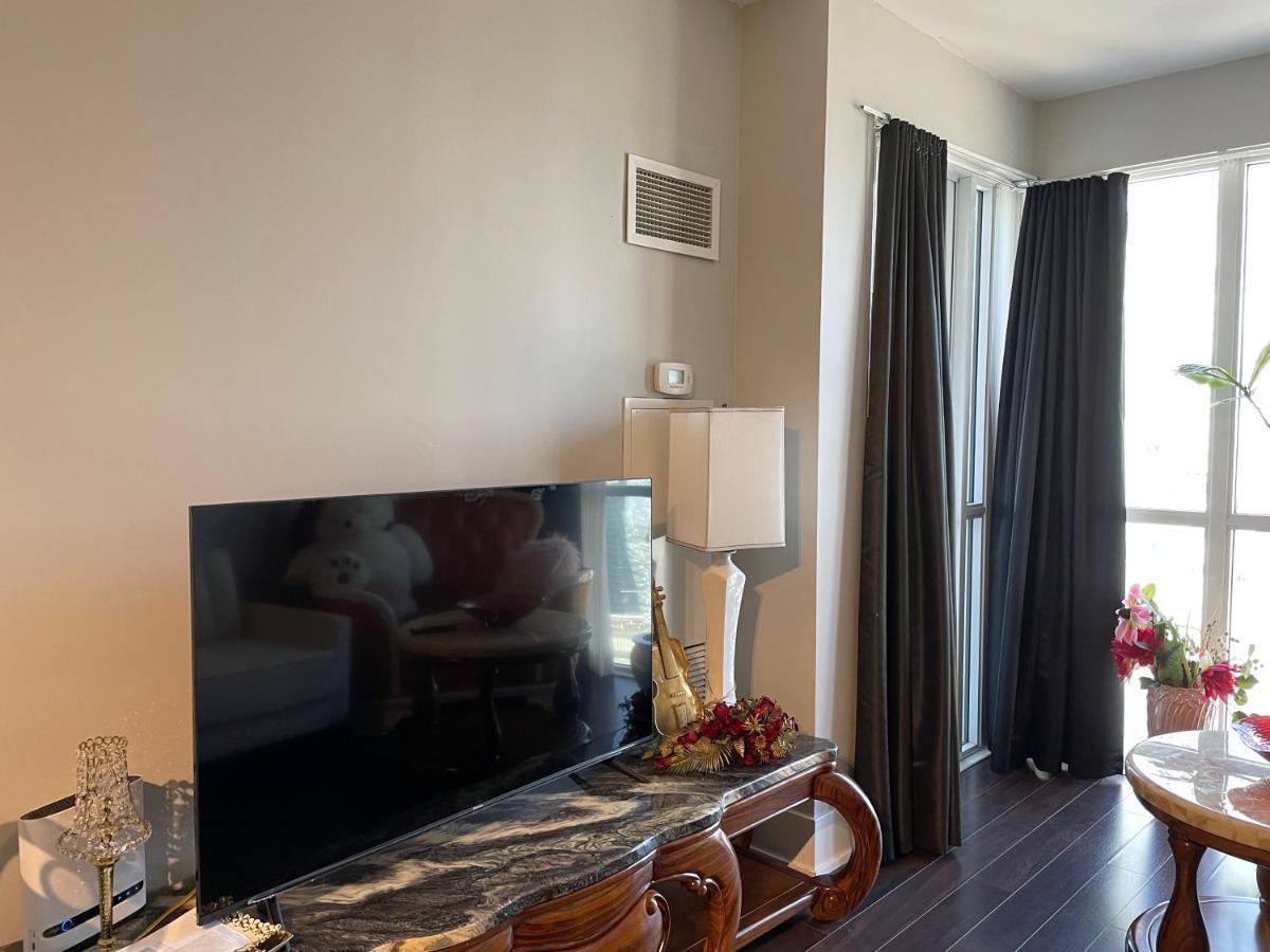 Luxury Condo With Cn Tower View Торонто Екстериор снимка
