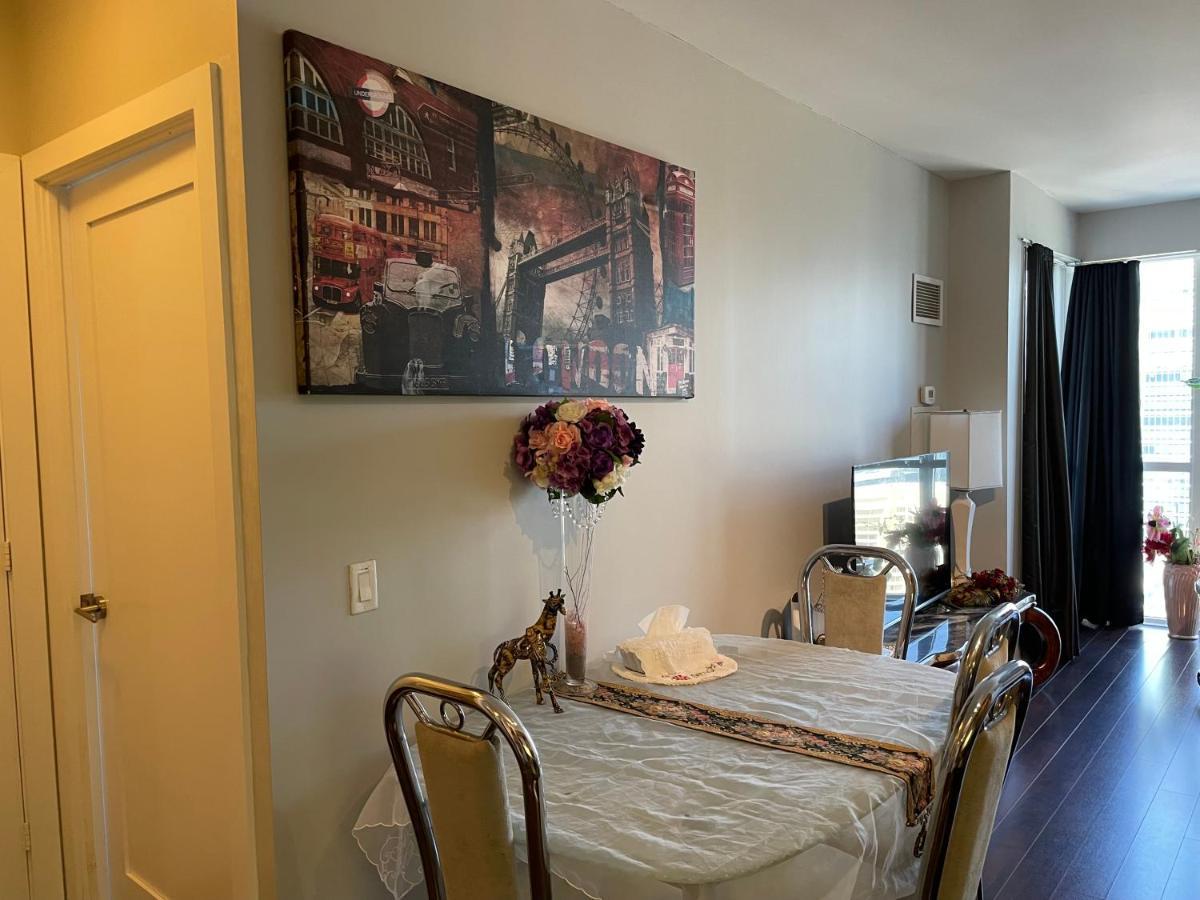 Luxury Condo With Cn Tower View Торонто Екстериор снимка