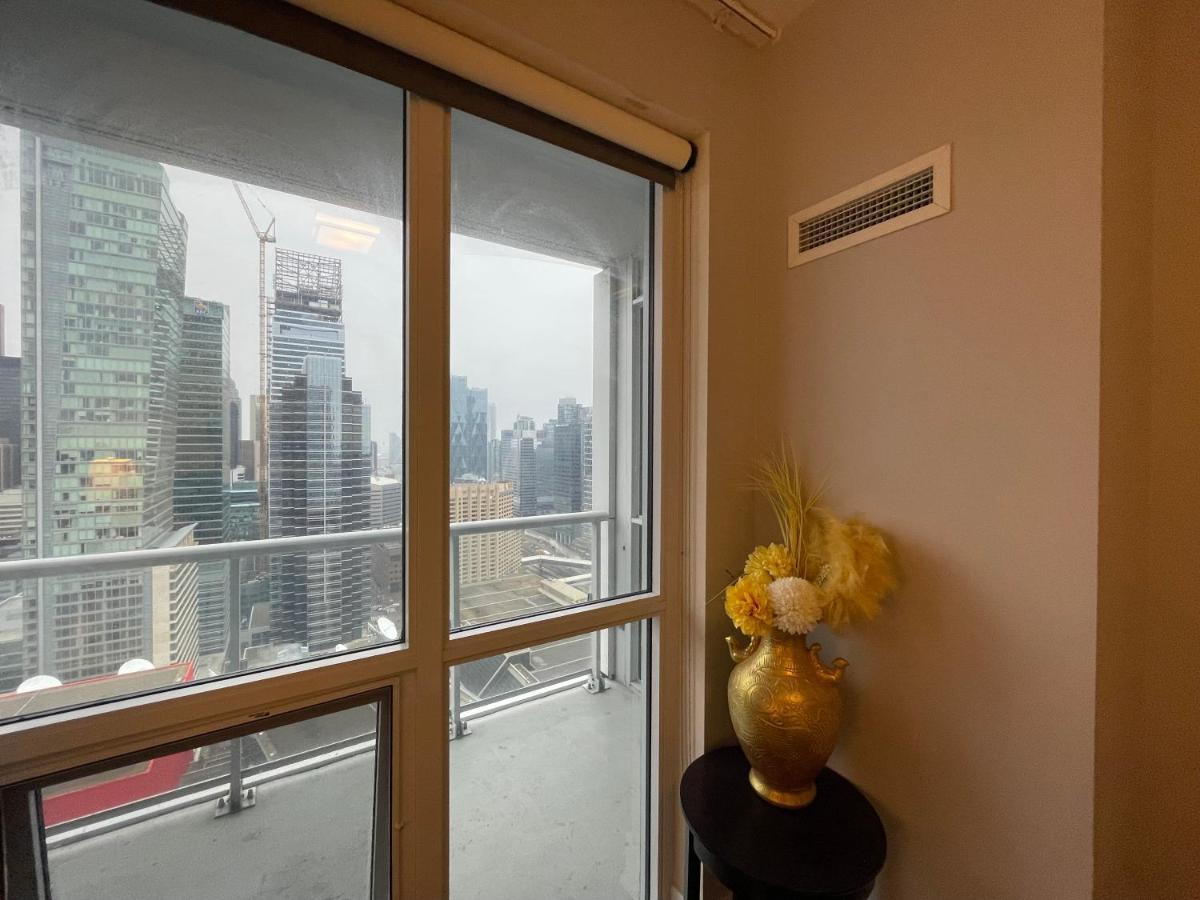 Luxury Condo With Cn Tower View Торонто Екстериор снимка