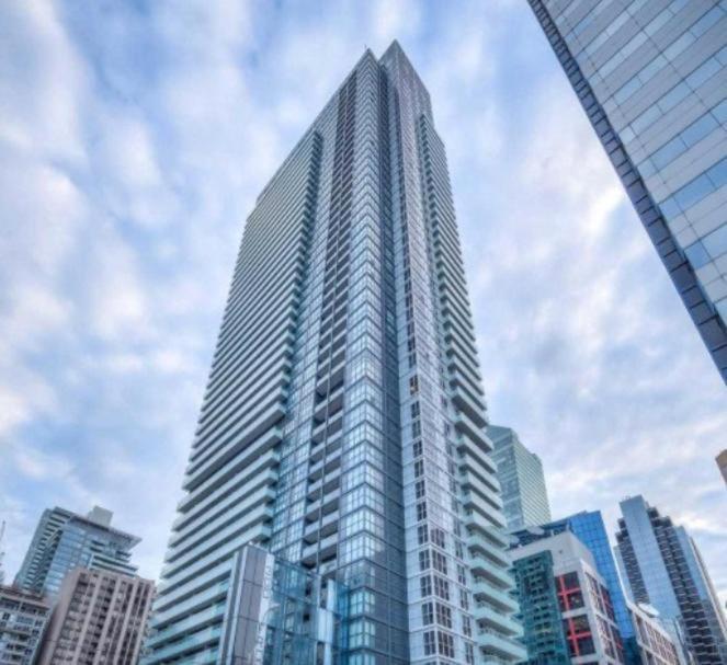 Luxury Condo With Cn Tower View Торонто Екстериор снимка