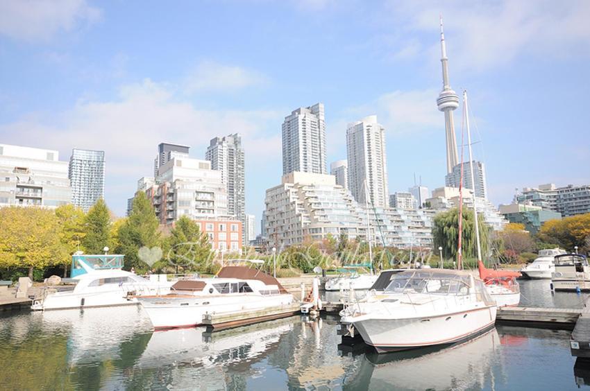 Luxury Condo With Cn Tower View Торонто Екстериор снимка